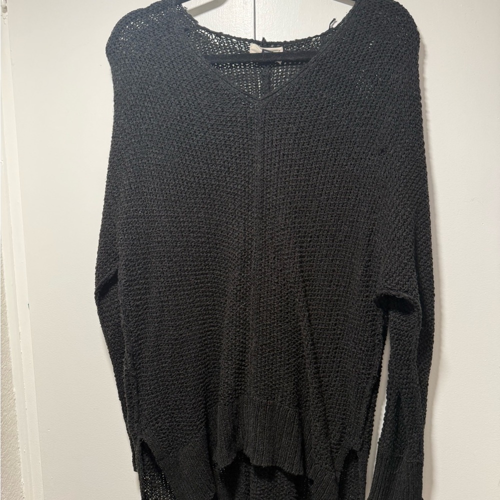 Universal Thread Black V-Neck Sweater